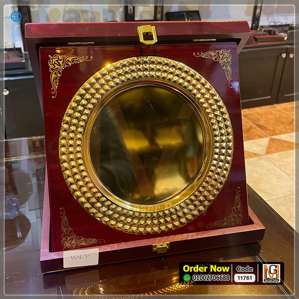 درع طبق معدني معدن ع خشب احمر | 11761