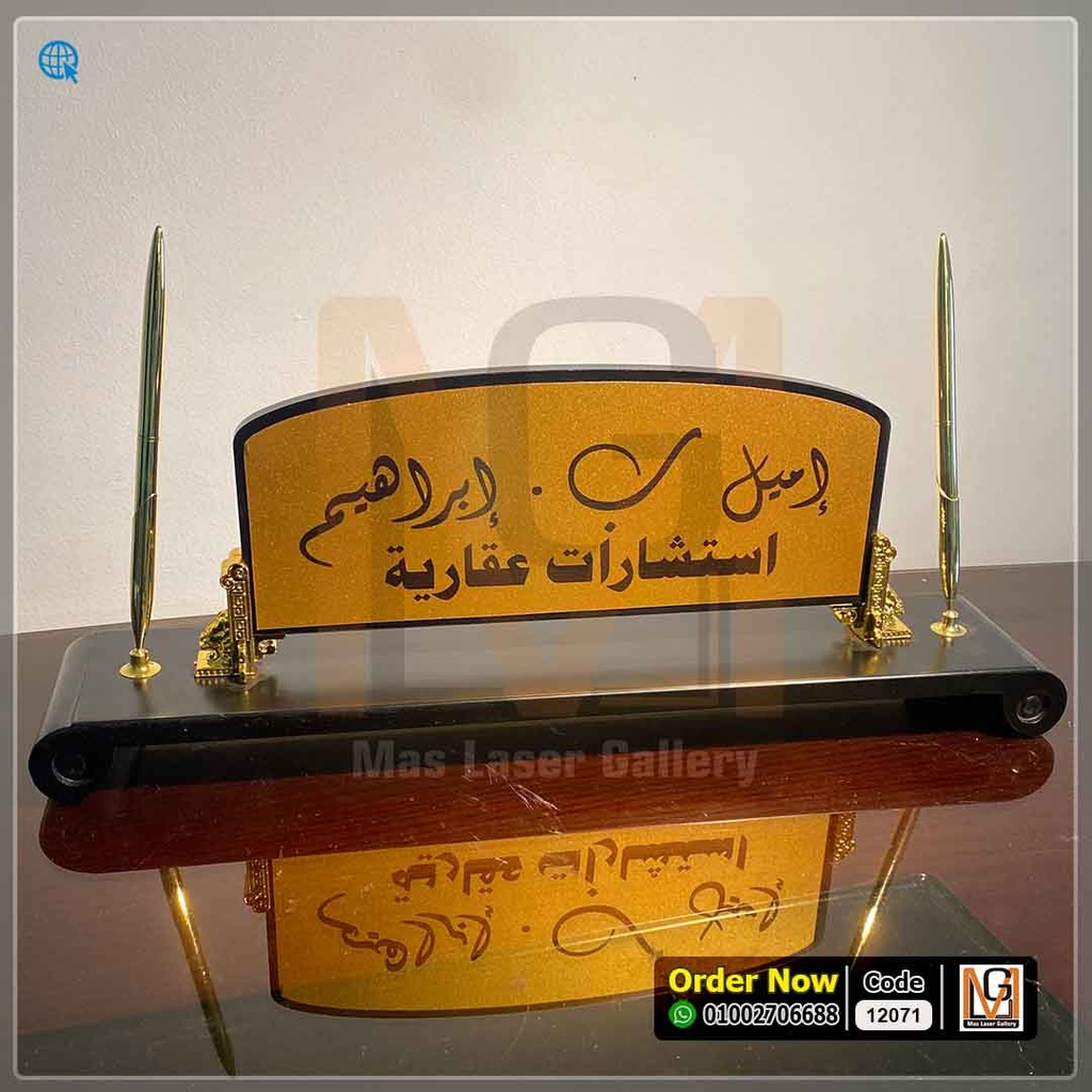 ستاند مكتب خشب بقاعده خشب اسود و2 قلم معدن ذهبي *2* |  12071